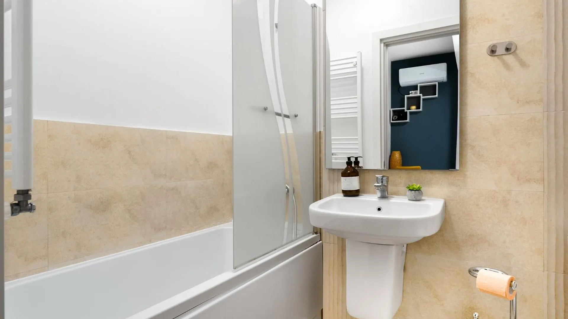 Dioptase - Stylish Retreat By Selestate With Balcony Apartment Bucharest