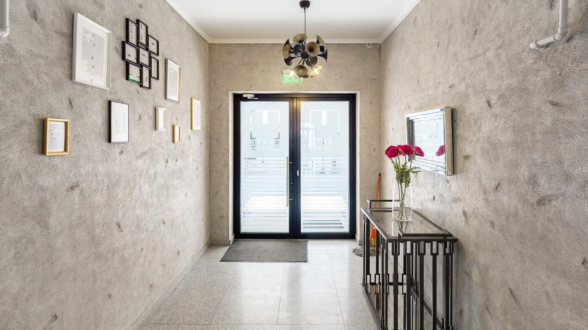 Dioptase - Stylish Retreat By Selestate With Balcony Διαμέρισμα Βουκουρέστι